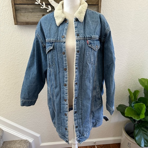 Levi's Jackets & Blazers - Levi’s denim Sherpa lined long trucker jean jacket ladies XL